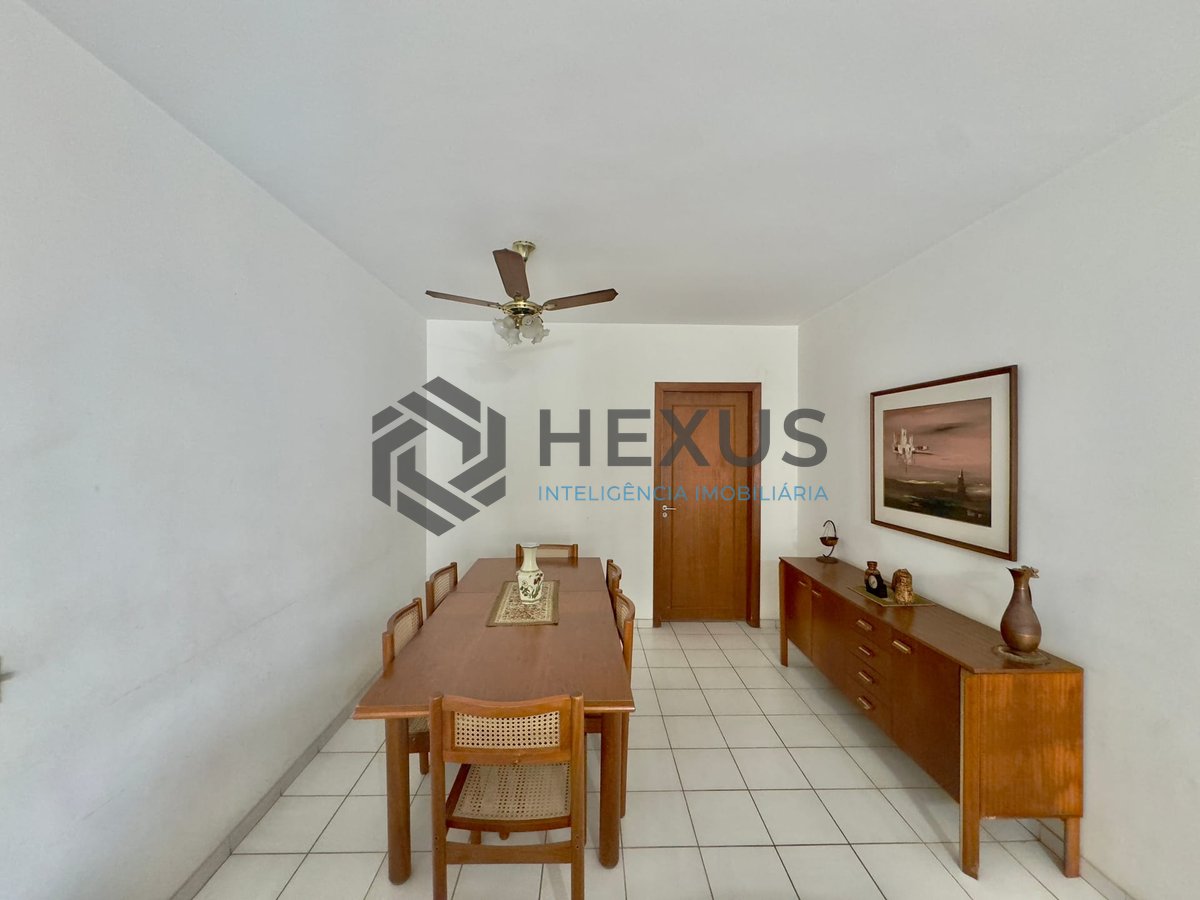 Foto 6 de Apartamento com varanda vista mar e lazer na beira mar da Praia das Pitangueiras, Guaruja