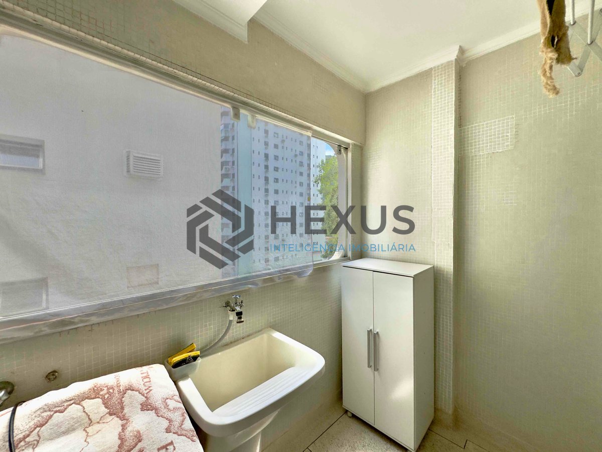 Foto 20 de Apartamento com varanda na Praia das Pitangueiras, Guaruja