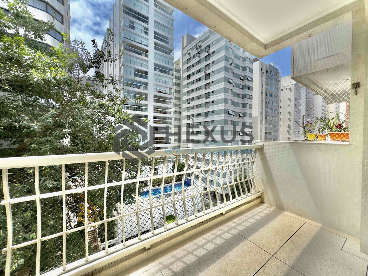 Foto 6 de Apartamento com varanda na Praia das Pitangueiras, Guaruja