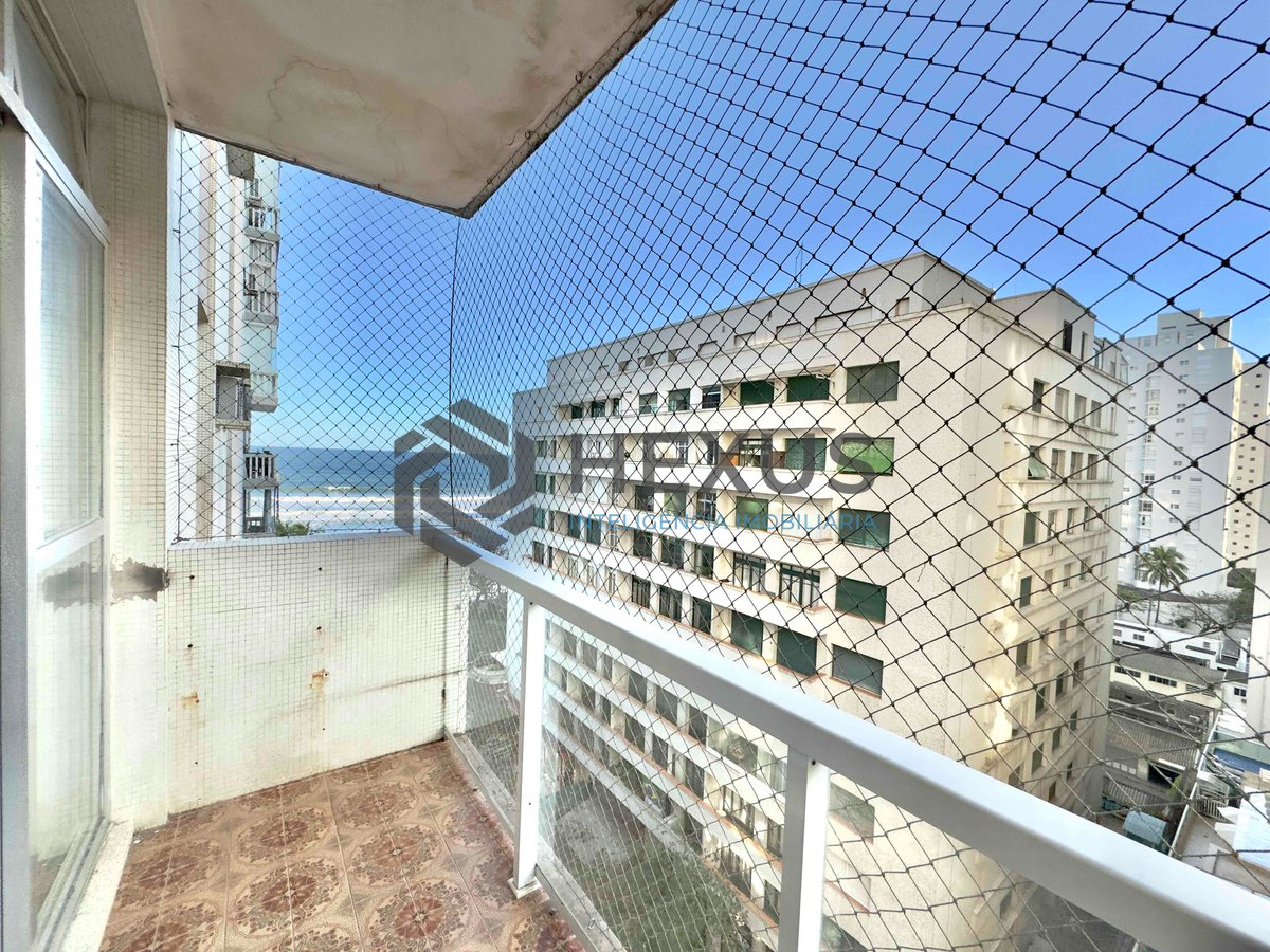 Foto 11 de Apartamento com varanda e vista mar na quadra-mar da Praia das Pitangueiras, Guaruja