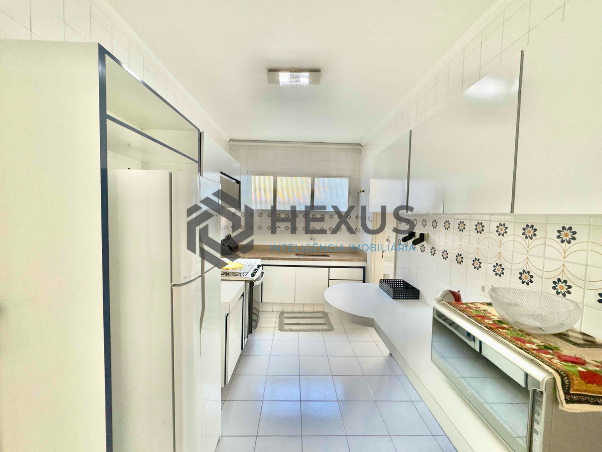 Foto 24 de Apartamento com varanda e vista mar na quadra-mar da Praia das Pitangueiras, Guaruja