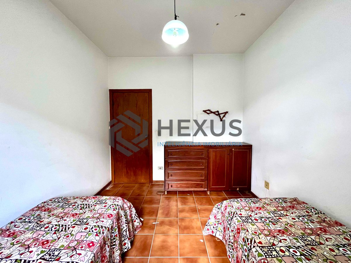 Foto 13 de Apartamento com varanda e vista mar na beira mar da Praia das Pitangueiras, Guaruja