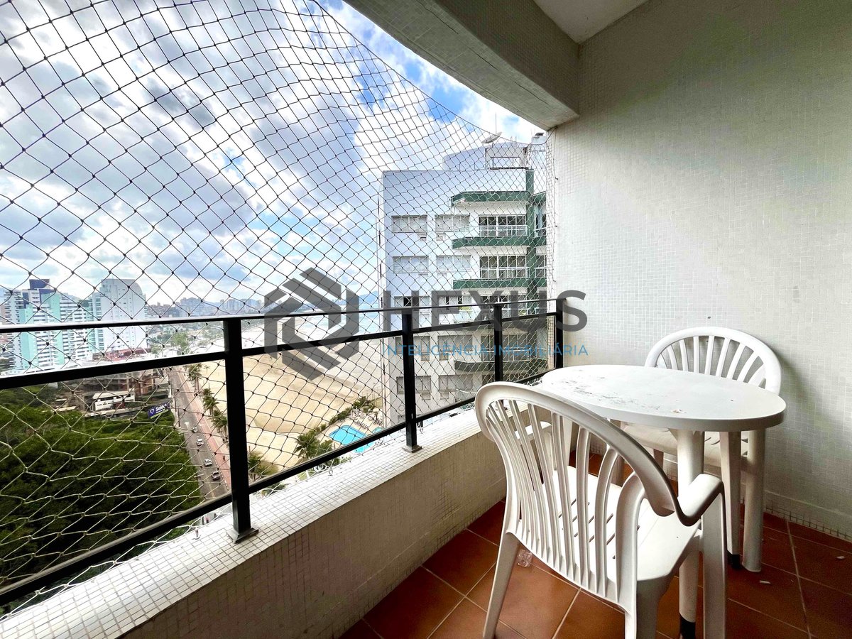 Foto 3 de Apartamento com varanda e vista mar na beira mar da Praia das Pitangueiras, Guaruja