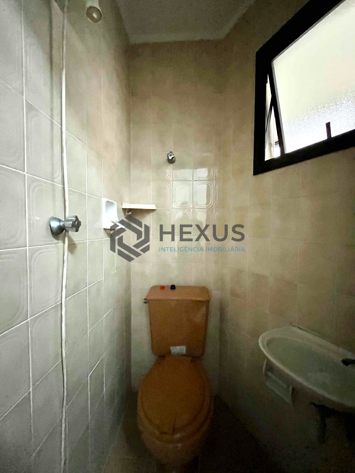 Foto 26 de Apartamento com varanda e vista mar na beira mar da Praia das Pitangueiras, Guaruja