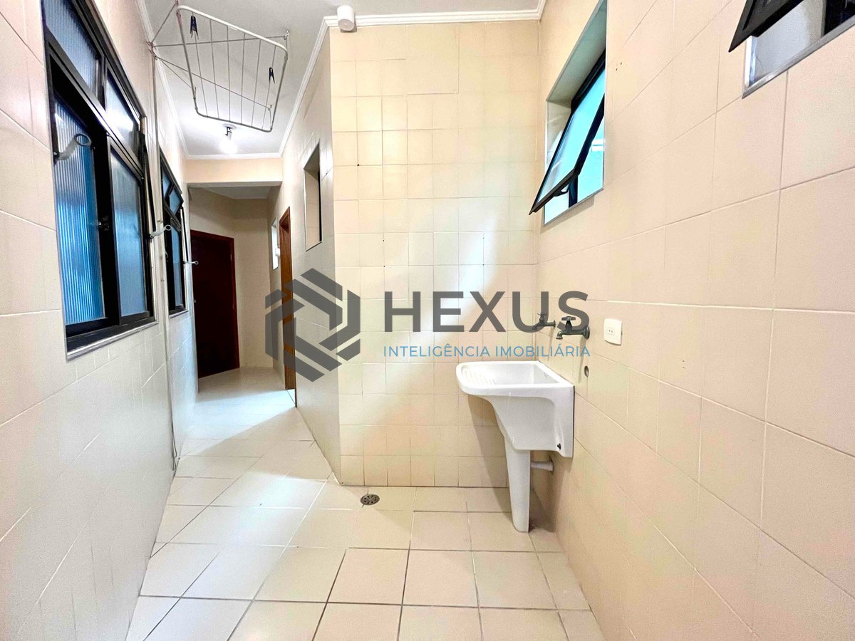 Foto 23 de Apartamento beira mar com varanda e vista mar na Praia das Pitangueiras, Guaruja | Hexus