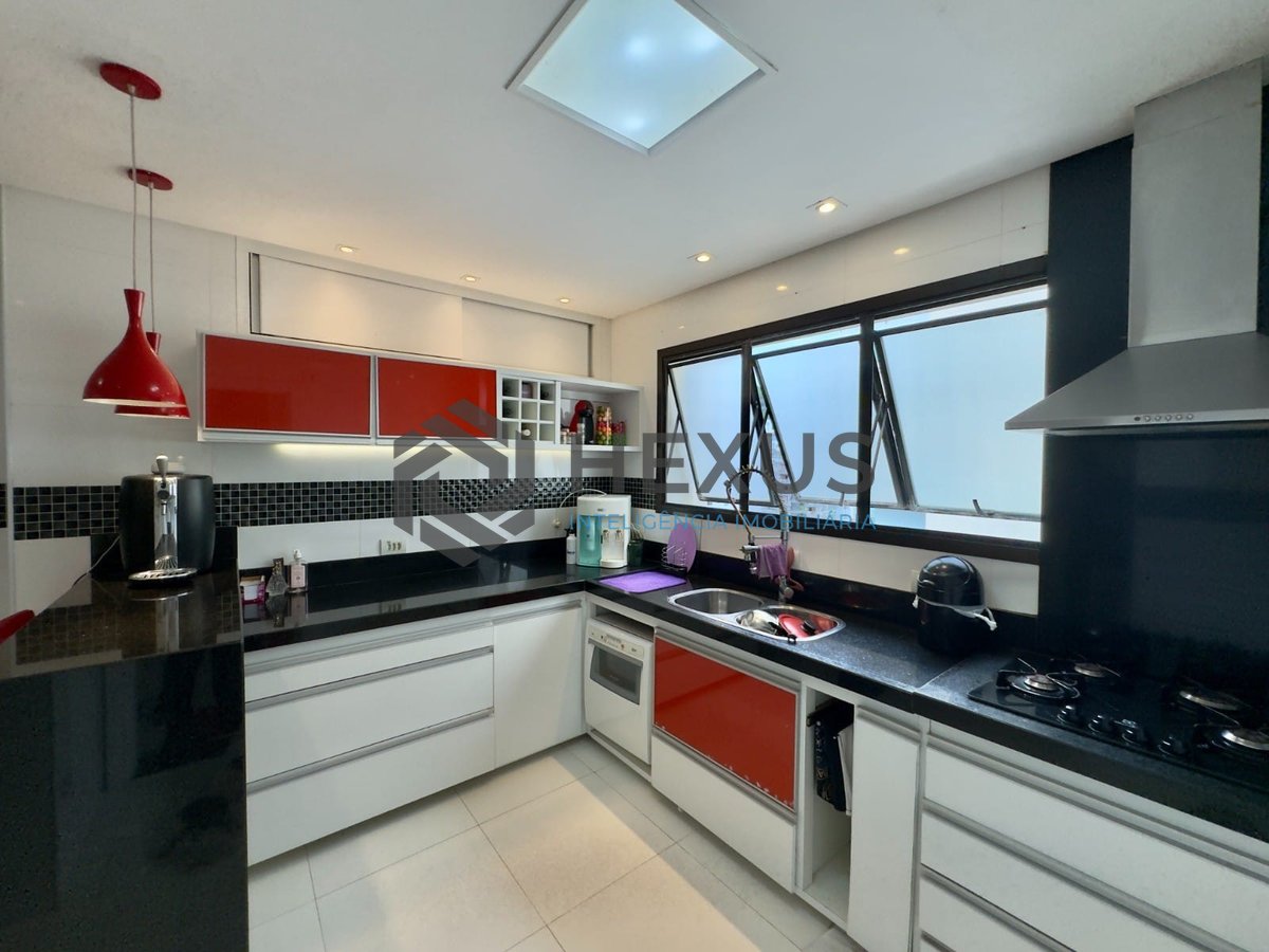 Foto 15 de Apartamento reformado e mobiliado com varanda e lazer a duas quadras da Praia das Pitanguerais, Guaruja