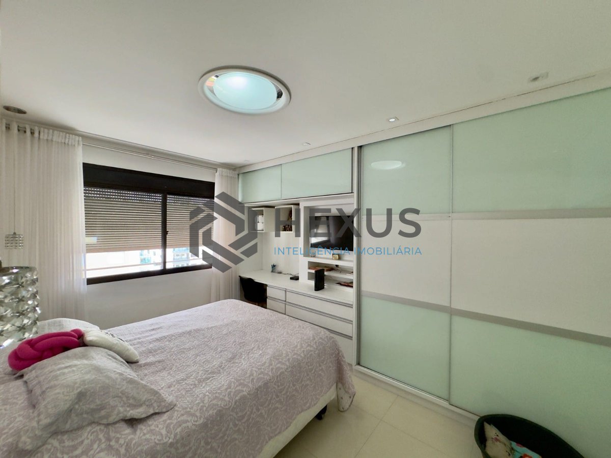 Foto 20 de Apartamento reformado e mobiliado com varanda e lazer a duas quadras da Praia das Pitanguerais, Guaruja