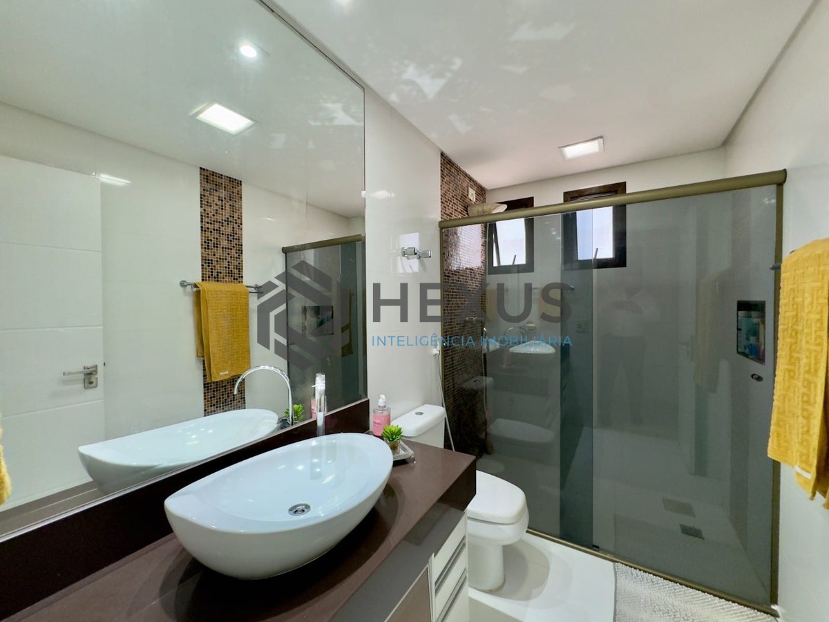 Foto 21 de Apartamento reformado e mobiliado com varanda e lazer a duas quadras da Praia das Pitanguerais, Guaruja