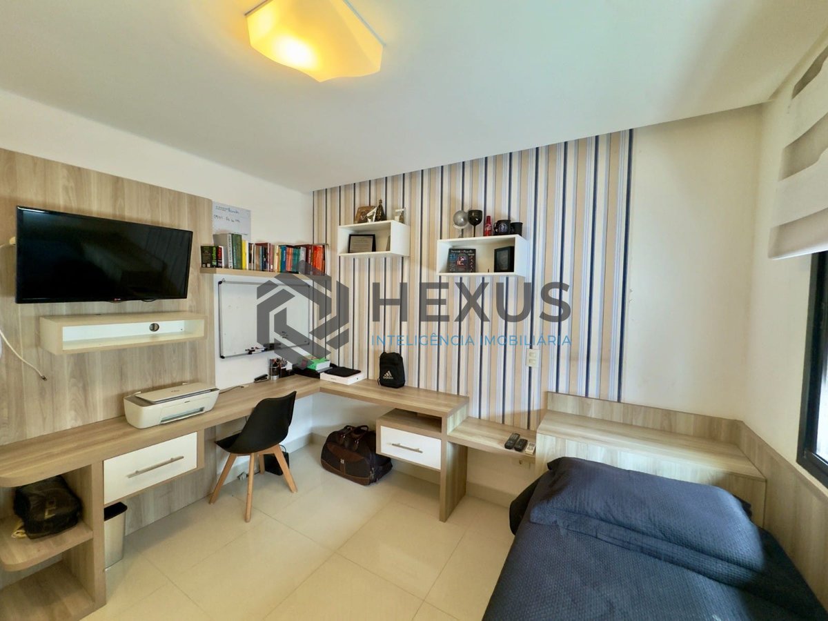 Foto 26 de Apartamento reformado e mobiliado com varanda e lazer a duas quadras da Praia das Pitanguerais, Guaruja