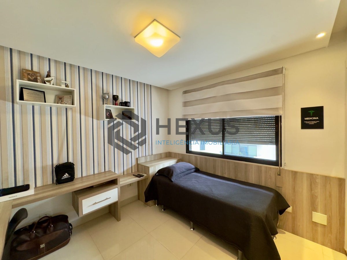Foto 30 de Apartamento reformado e mobiliado com varanda e lazer a duas quadras da Praia das Pitanguerais, Guaruja
