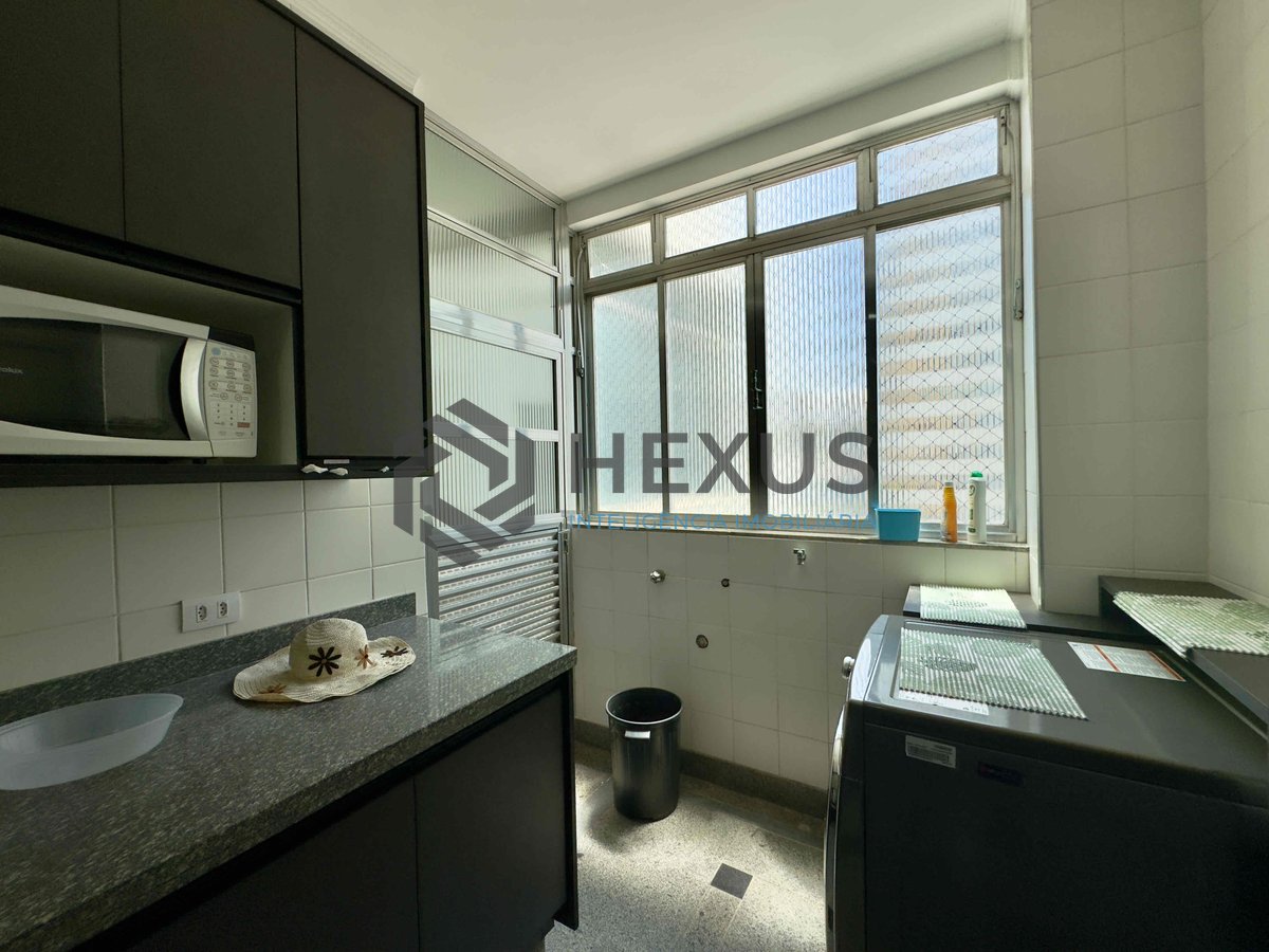 Foto 39 de Apartamento frente mar com varanda e vista mar na Praia das Pitangueira, Guaruja