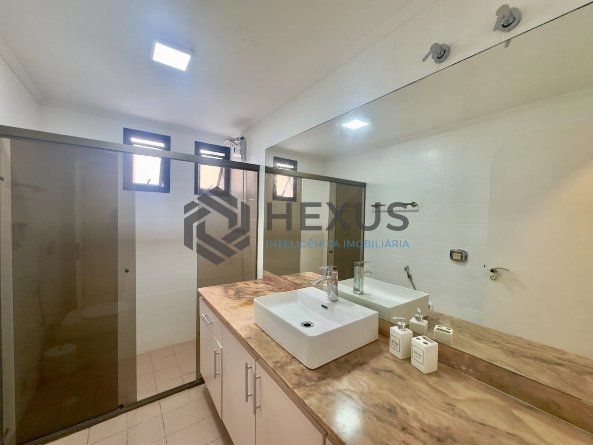 Foto 16 de Apartamento com varanda e lazer na Praia das Pitangueiras, Guaruja