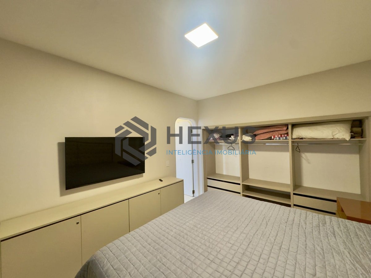 Foto 18 de Apartamento com varanda e lazer na Praia das Pitangueiras, Guaruja