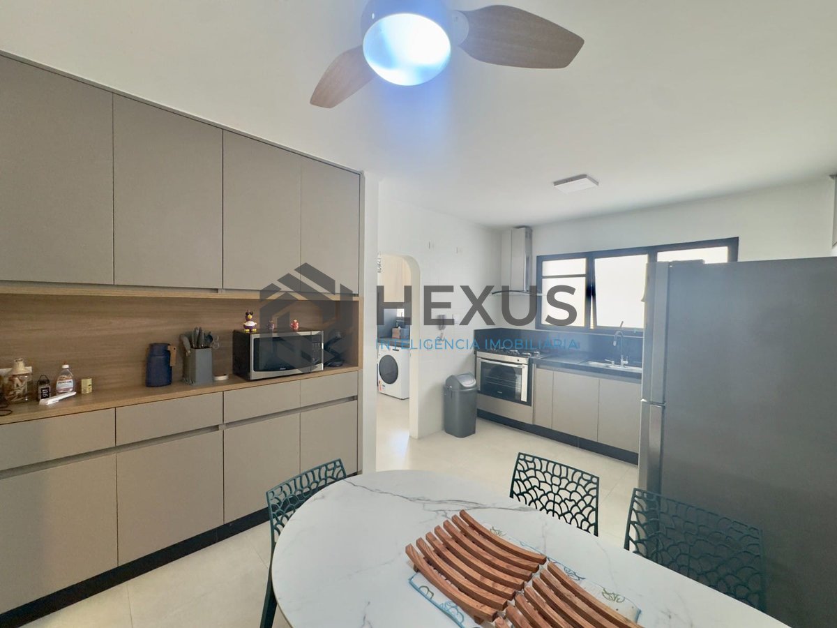 Foto 20 de Apartamento com varanda e lazer na Praia das Pitangueiras, Guaruja