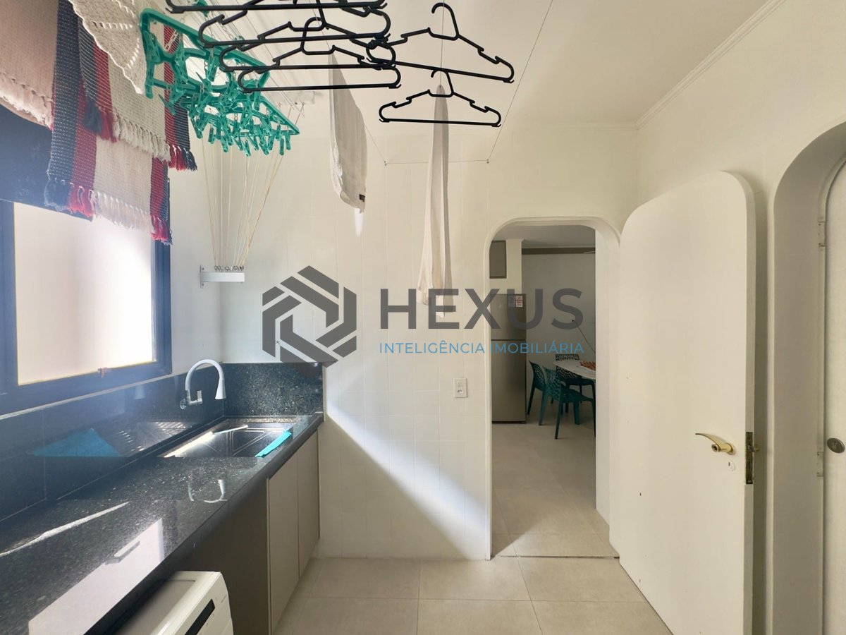 Foto 23 de Apartamento com varanda e lazer na Praia das Pitangueiras, Guaruja