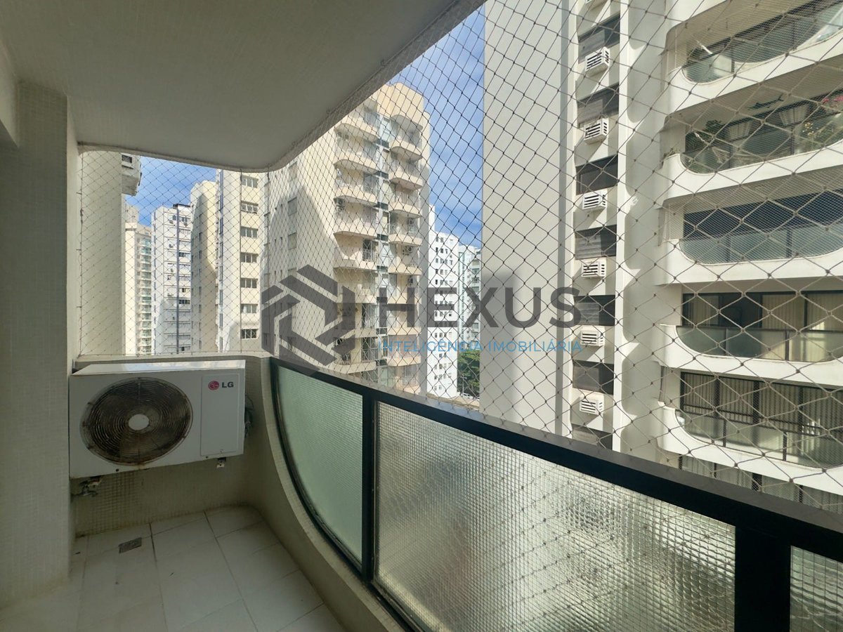 Foto 9 de Apartamento com varanda e lazer na Praia das Pitangueiras, Guaruja