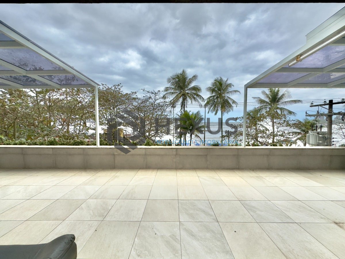 Foto 4 de Apartamento garden frente mar com varanda na Praia das Pitangueiras, Guaruja