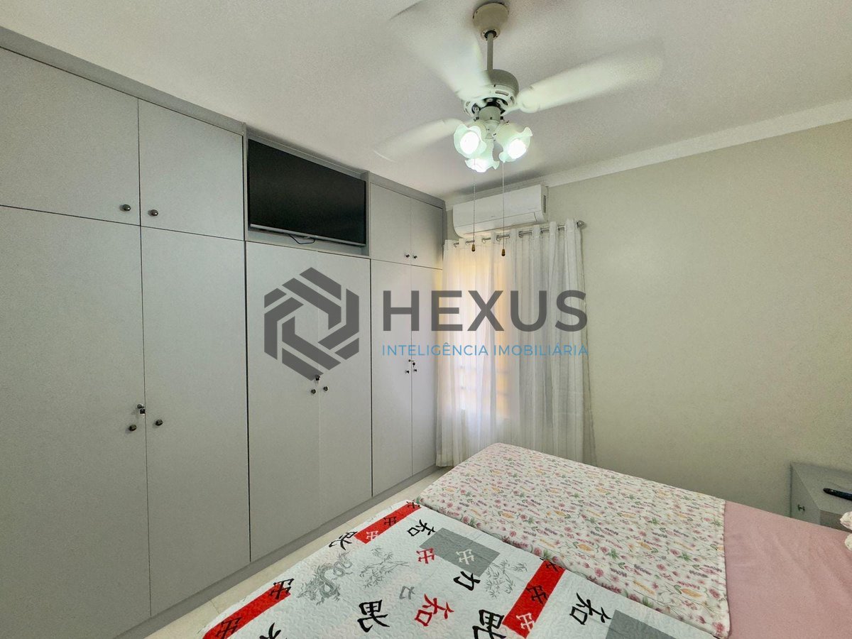 Foto 13 de Apartamento à venda na Praia das Pitangueiras com Varanda, 2 Quartos e 2 Vagas, Guaruja SP