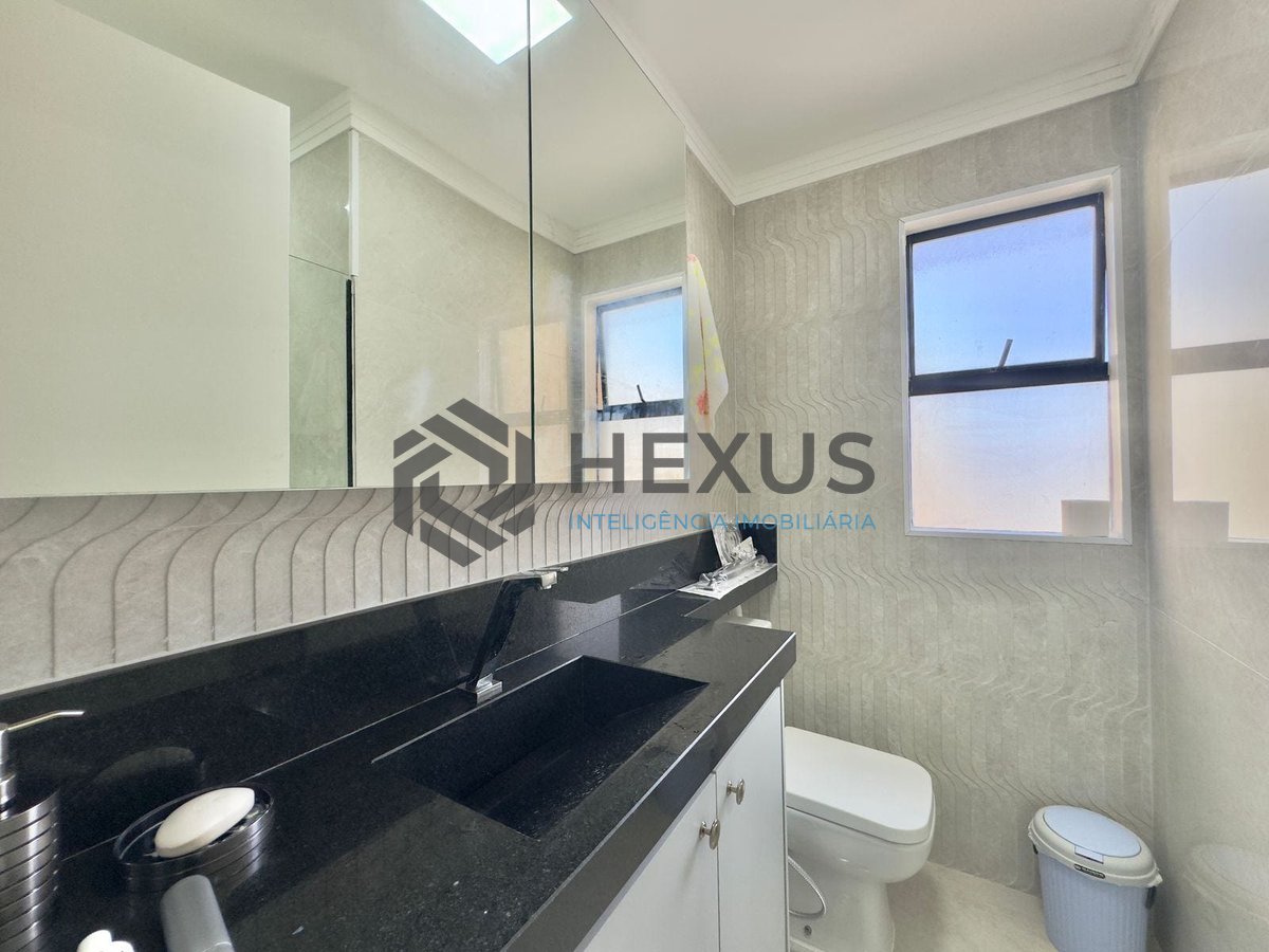 Foto 18 de Apartamento à venda na Praia das Pitangueiras com Varanda, 2 Quartos e 2 Vagas, Guaruja SP