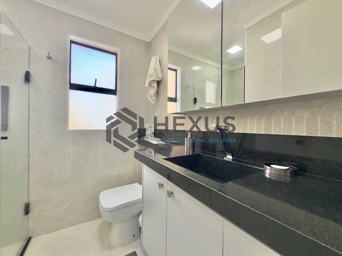 Foto 19 de Apartamento à venda na Praia das Pitangueiras com Varanda, 2 Quartos e 2 Vagas, Guaruja SP