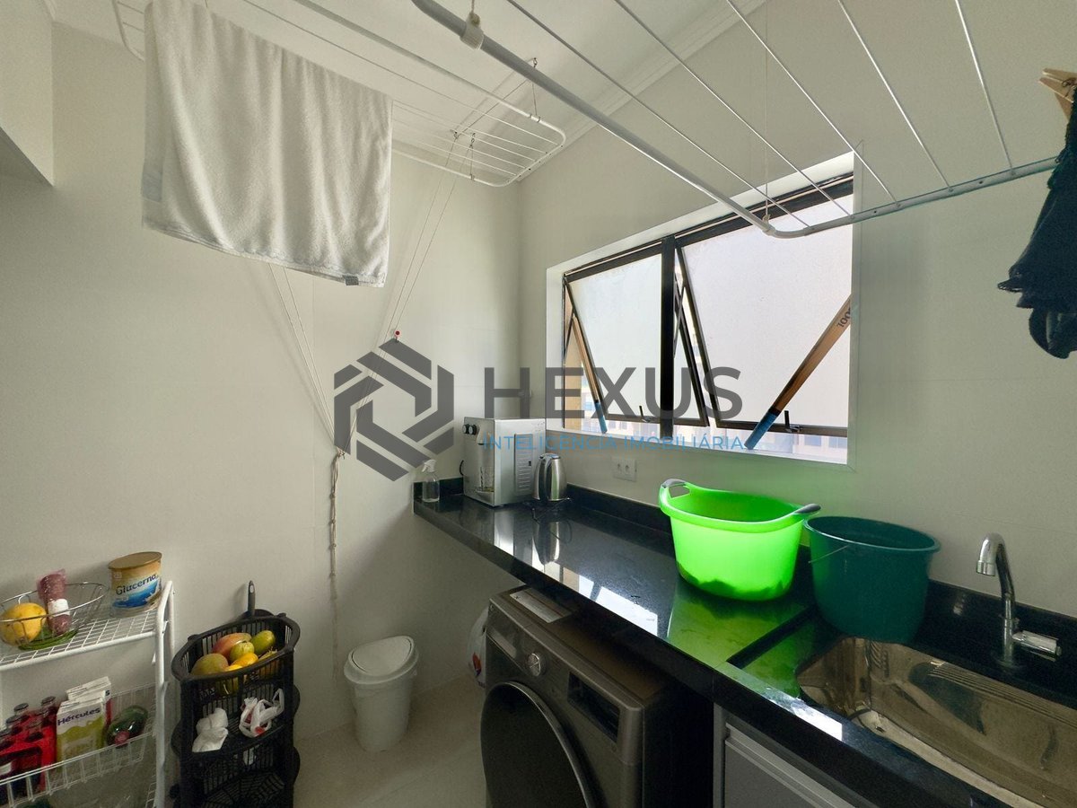 Foto 20 de Apartamento à venda na Praia das Pitangueiras com Varanda, 2 Quartos e 2 Vagas, Guaruja SP