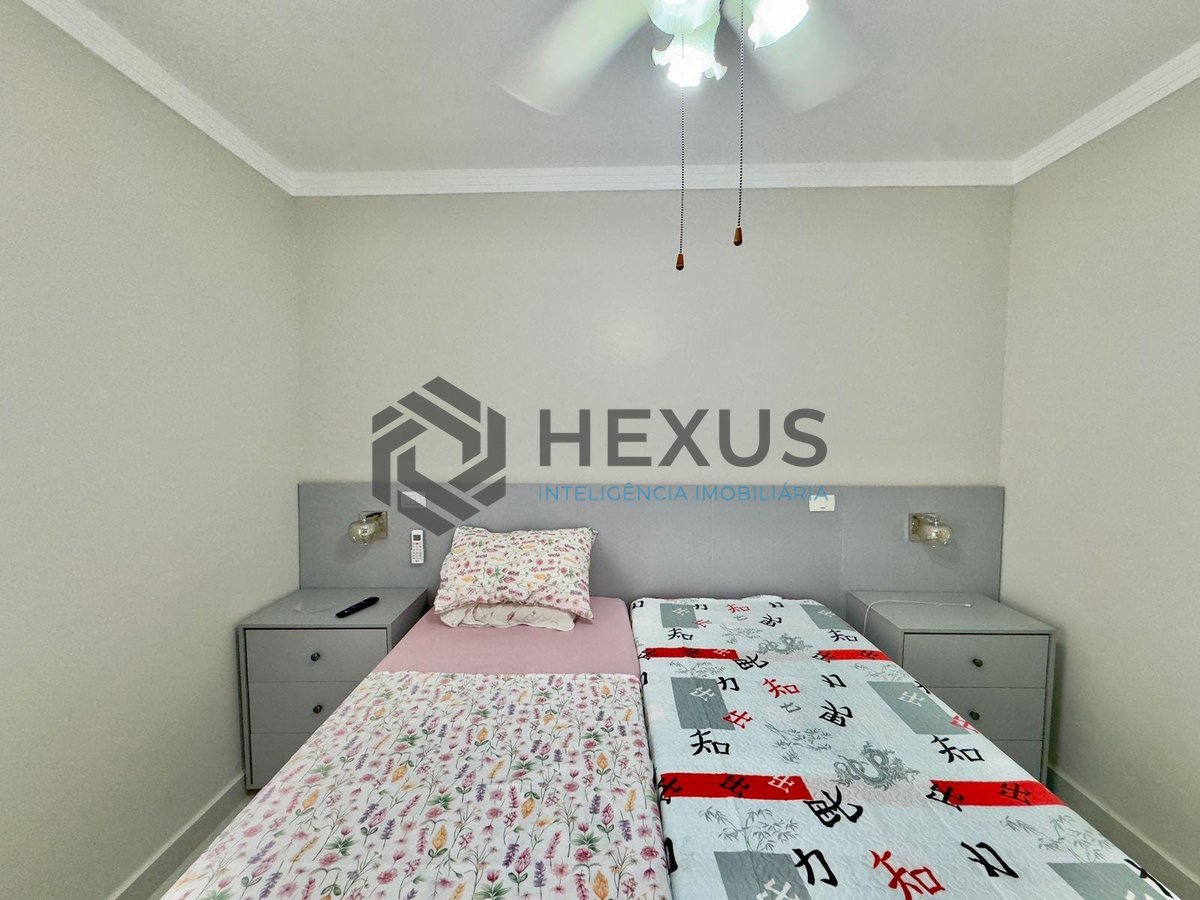Foto 10 de Apartamento à venda na Praia das Pitangueiras com Varanda, 2 Quartos e 2 Vagas, Guaruja SP