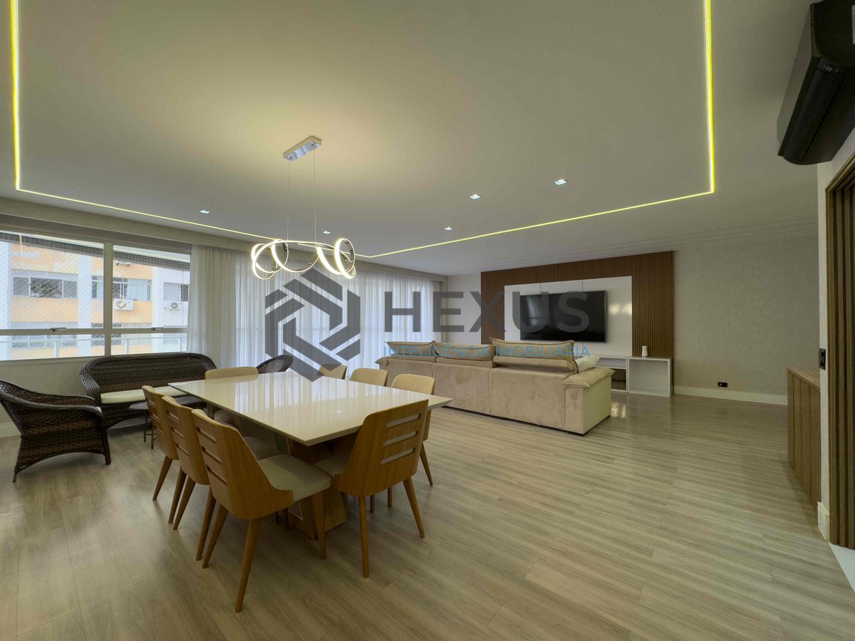 Foto 2 de Apartamento reformado e mobiliado com varanda e lazer na Praia das Pitangueiras, Guaruja