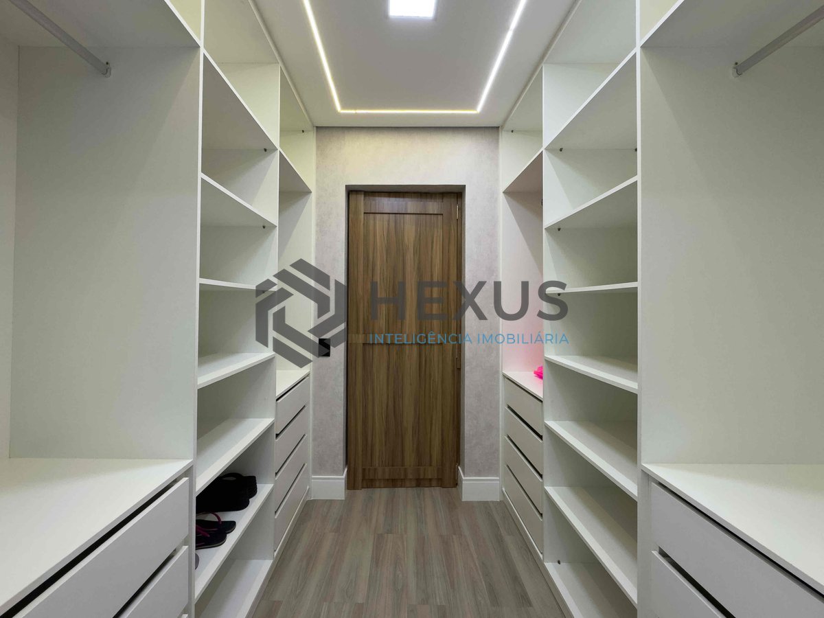 Foto 32 de Apartamento reformado e mobiliado com varanda e lazer na Praia das Pitangueiras, Guaruja