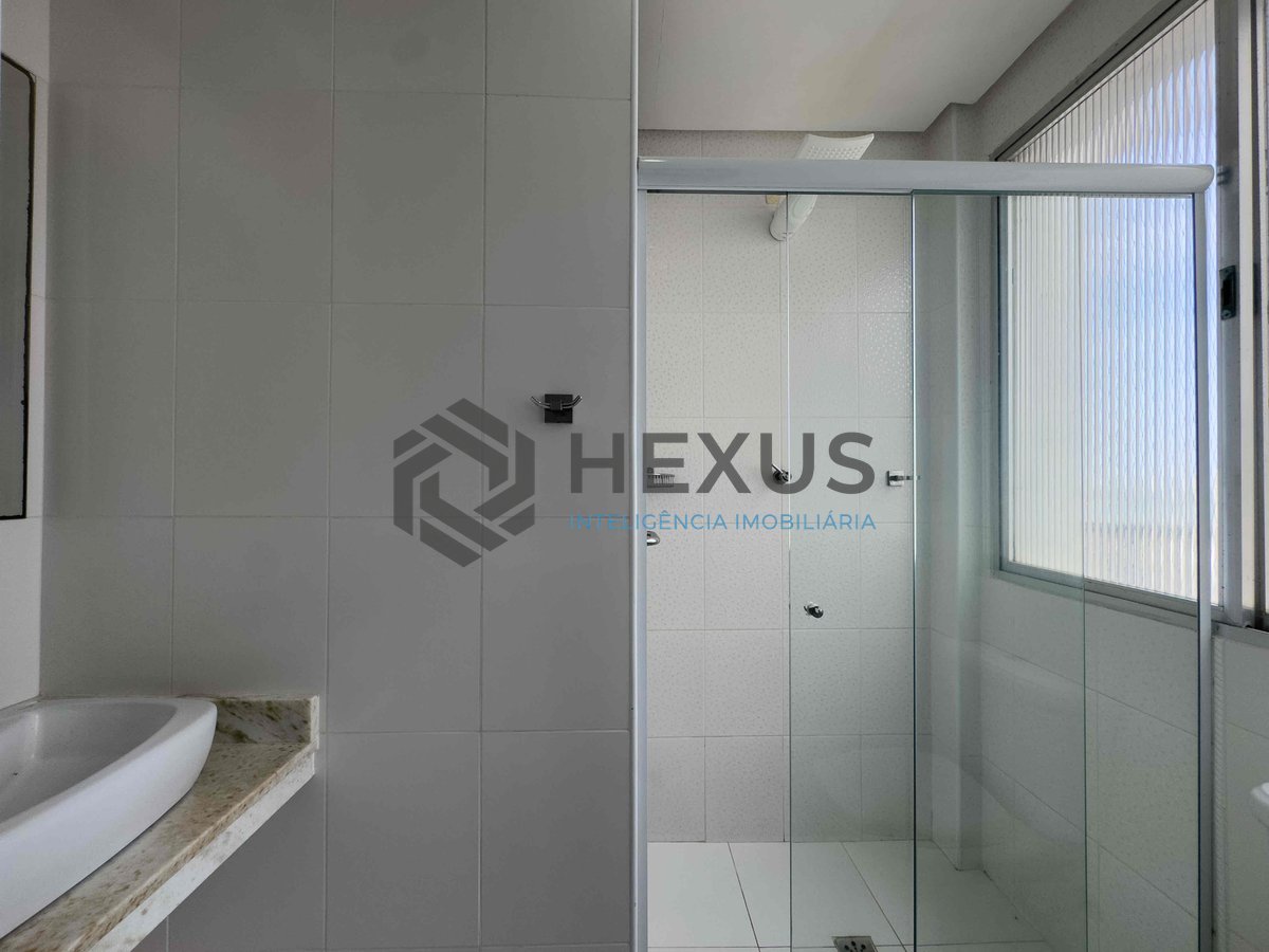 Foto 18 de Apartamento com varanda e vista mar na quadra mar da Praia das Pitangueiras, Guaruja - Hexus