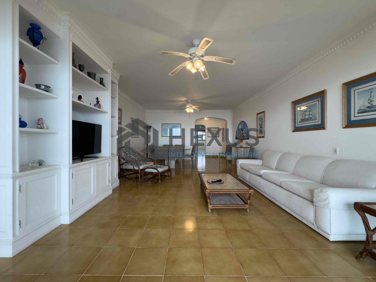 Foto 11 de Apartamento com varanda, lazer e vista mar e uma quadra da Praia das Pitanguerias, Guaruja | Hexus