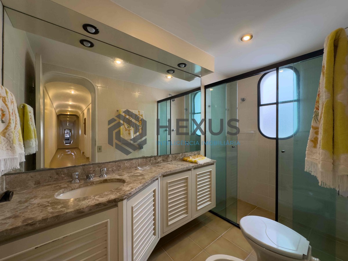 Foto 25 de Apartamento com varanda, lazer e vista mar e uma quadra da Praia das Pitanguerias, Guaruja | Hexus