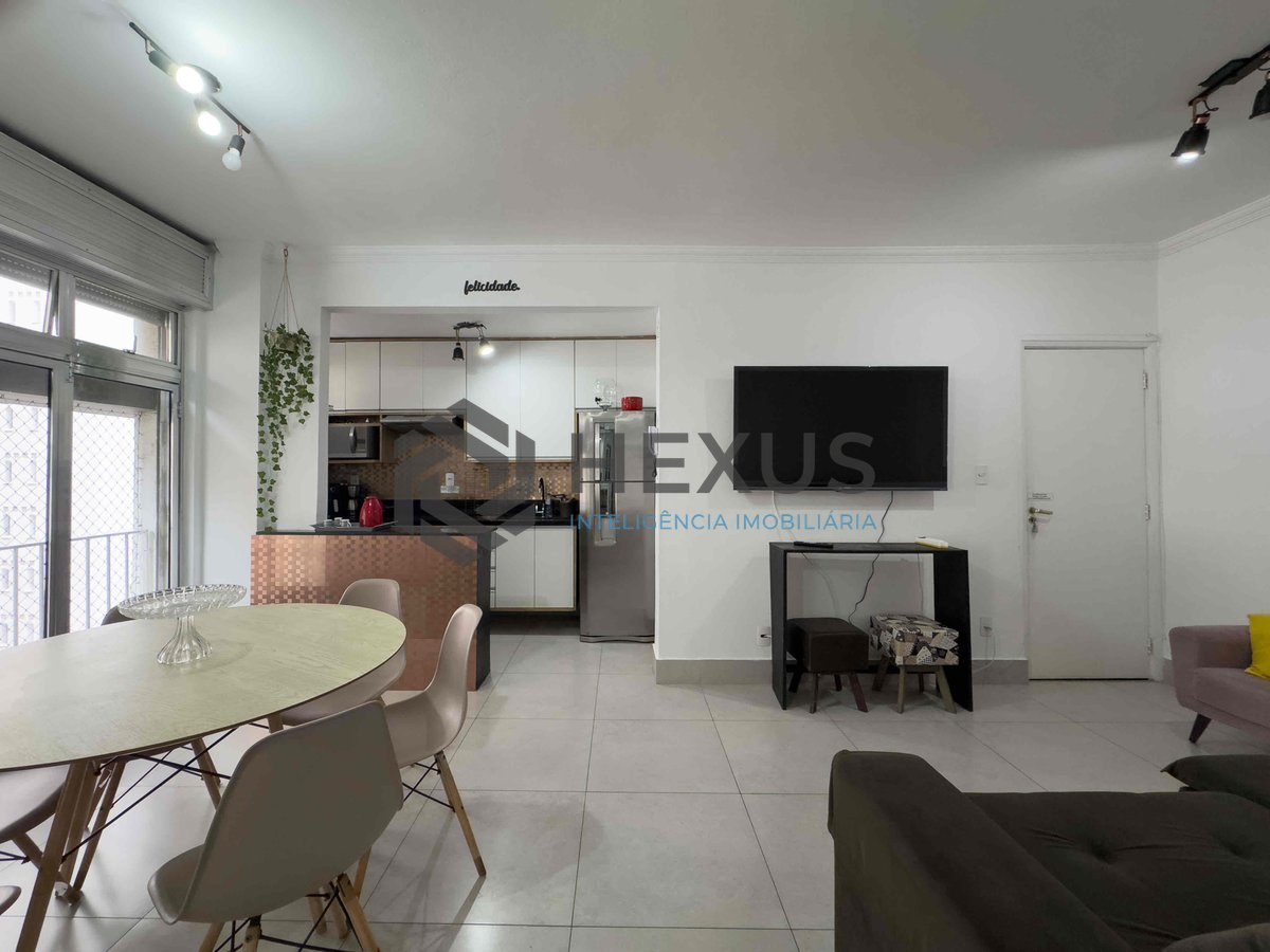 Foto 2 de Apartamento reformado e mobiliado a uma quadra da Praia das Pitangueiras de 2 quartos (1 suíte) com 1 vaga, Guarujá-SP