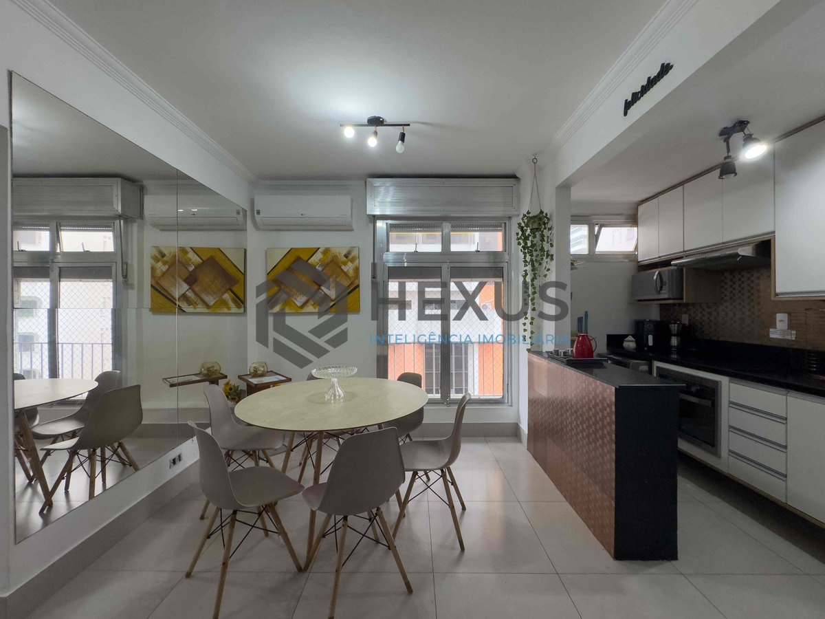 Foto 4 de Apartamento reformado e mobiliado a uma quadra da Praia das Pitangueiras de 2 quartos (1 suíte) com 1 vaga, Guarujá-SP