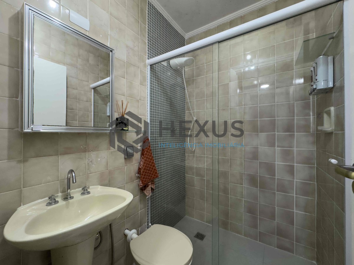 Foto 6 de Apartamento reformado e mobiliado a uma quadra da Praia das Pitangueiras de 2 quartos (1 suíte) com 1 vaga, Guarujá-SP