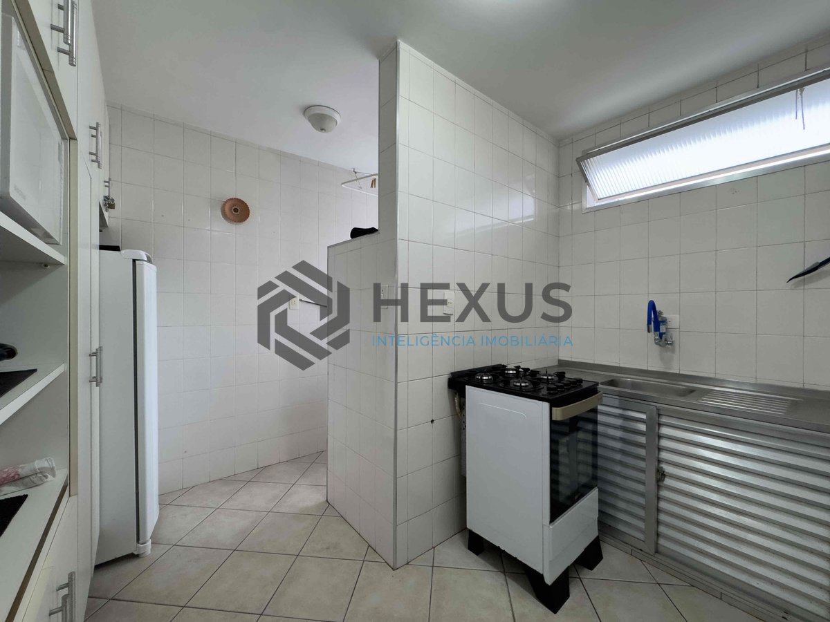 Foto 12 de Apartamento reformado e mobiliado a uma quadra da Praia das Pitangueiras de 2 quartos (1 suíte) com 1 vaga, Guarujá-SP