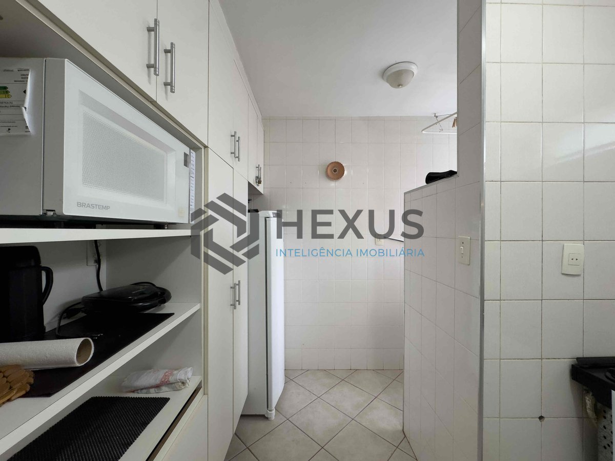 Foto 15 de Apartamento reformado e mobiliado a uma quadra da Praia das Pitangueiras de 2 quartos (1 suíte) com 1 vaga, Guarujá-SP