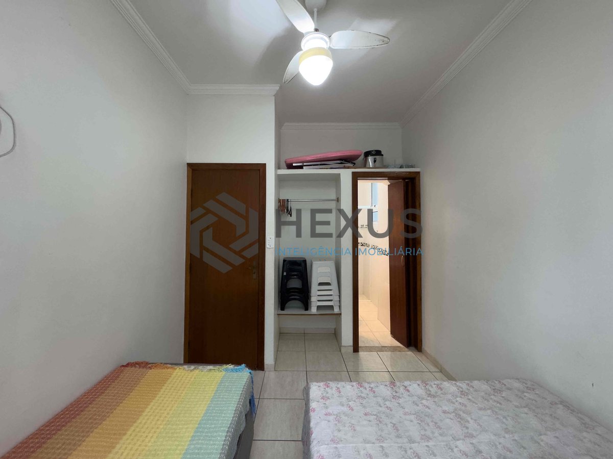 Foto 11 de Apartamento com varanda e vista livre a uma quadra da Praia das Pitangueiras de 2 quartos com 1 vaga, Guarujá-SP