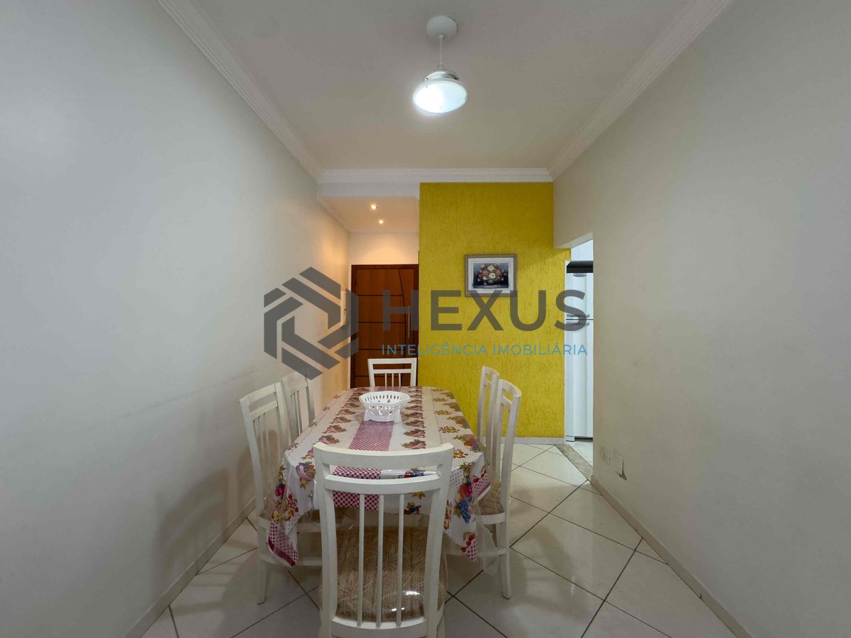 Foto 6 de Apartamento com varanda e vista livre a uma quadra da Praia das Pitangueiras de 2 quartos com 1 vaga, Guarujá-SP