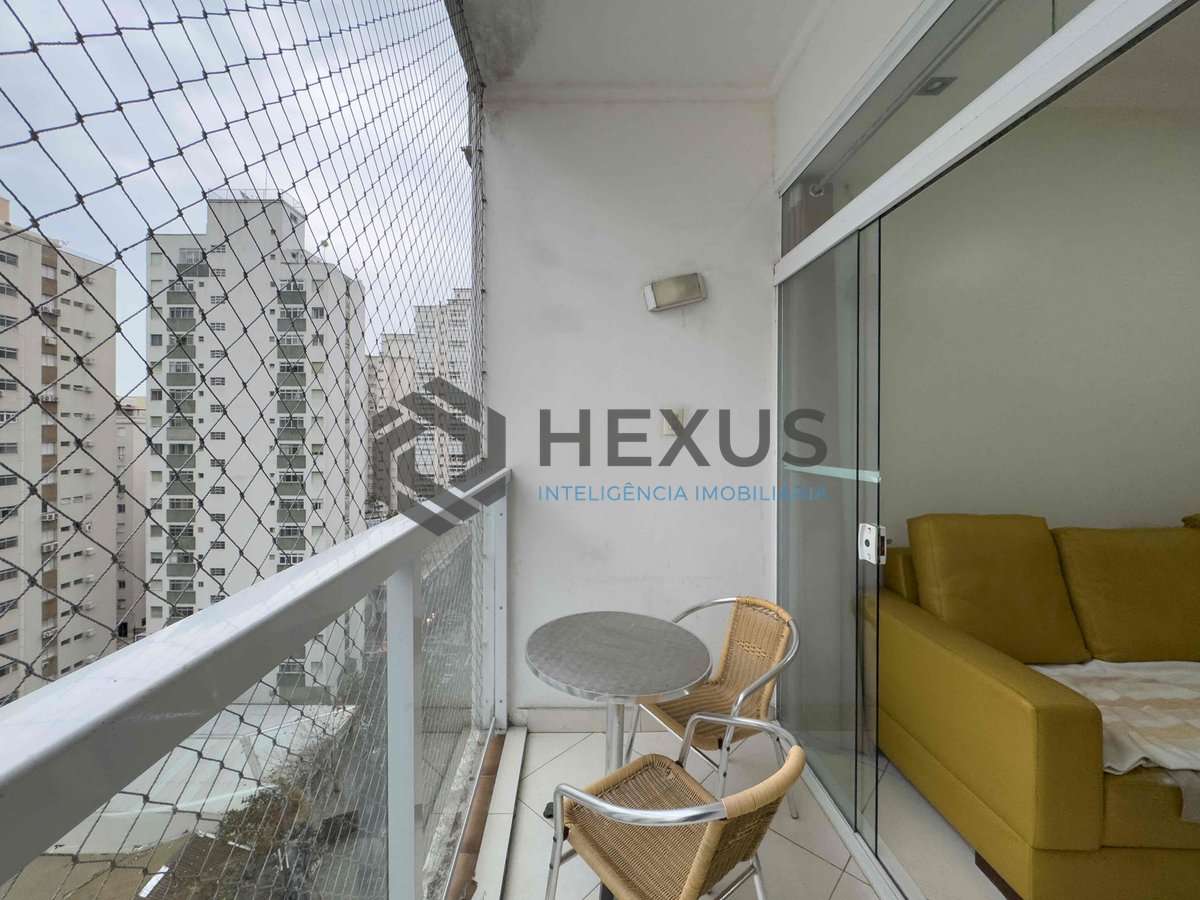 Foto 7 de Apartamento com varanda e vista livre a uma quadra da Praia das Pitangueiras de 2 quartos com 1 vaga, Guarujá-SP