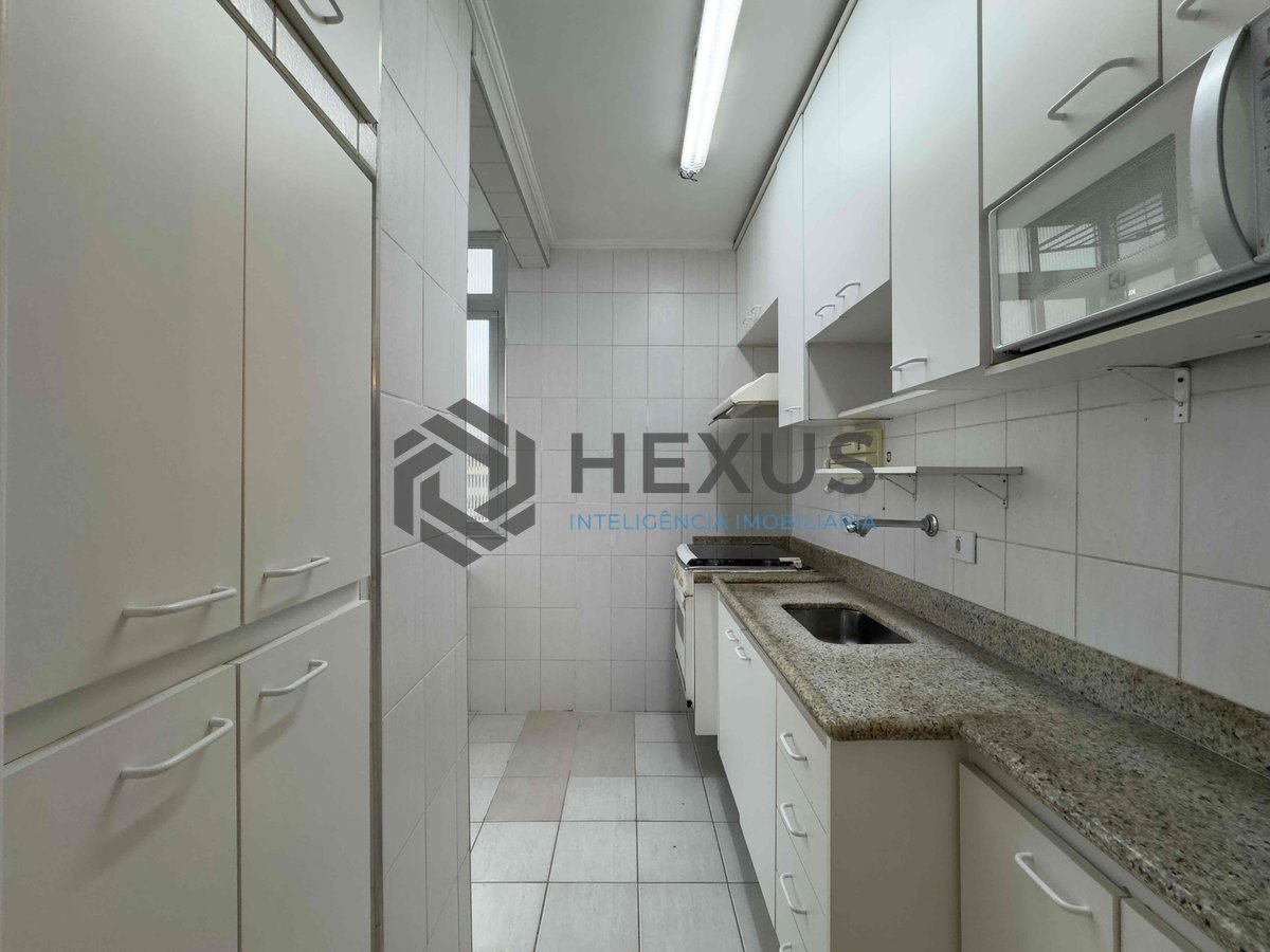 Foto 15 de Apartamento com varanda e vista livre a uma quadra da Praia das Pitangueiras de 2 quartos com 1 vaga, Guarujá-SP