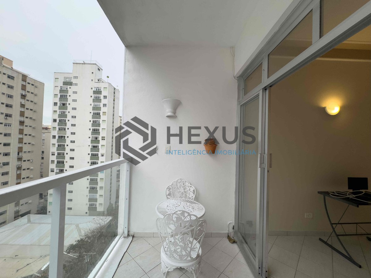Foto 6 de Apartamento com varanda e vista livre a uma quadra da Praia das Pitangueiras de 2 quartos com 1 vaga, Guarujá-SP