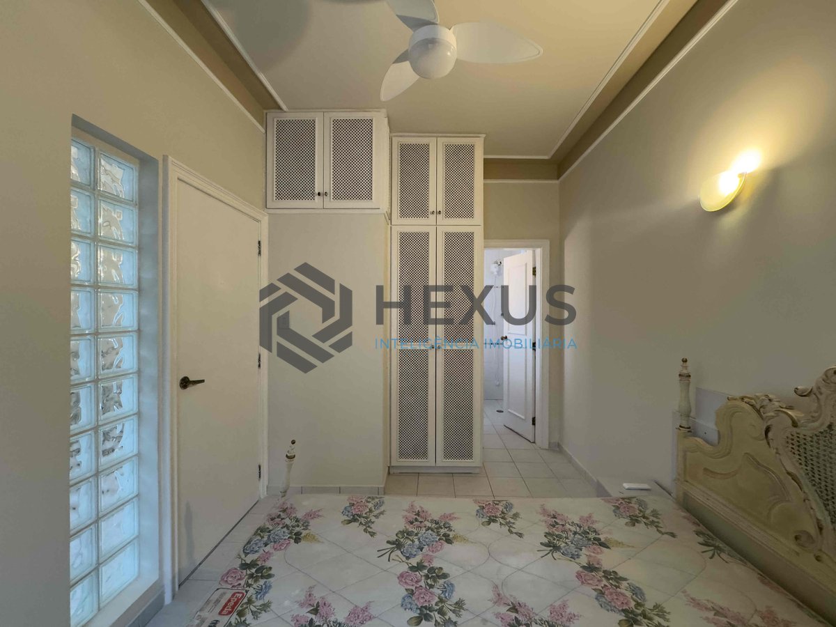 Foto 10 de Apartamento com varanda e vista livre a uma quadra da Praia das Pitangueiras de 2 quartos com 1 vaga, Guarujá-SP