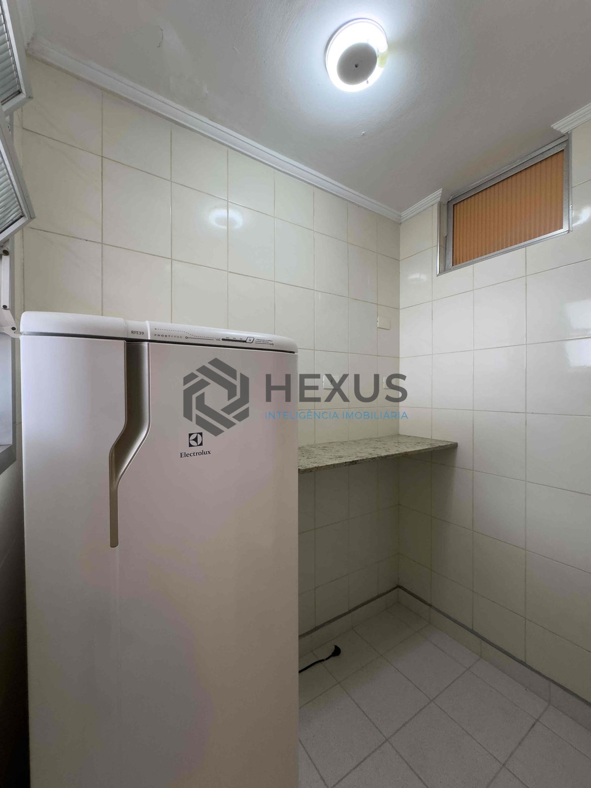 Foto 14 de Apartamento com vista livre a uma quadra da Praia das Pitangueiras de 1 quarto (1 suíte), Guarujá-SP.