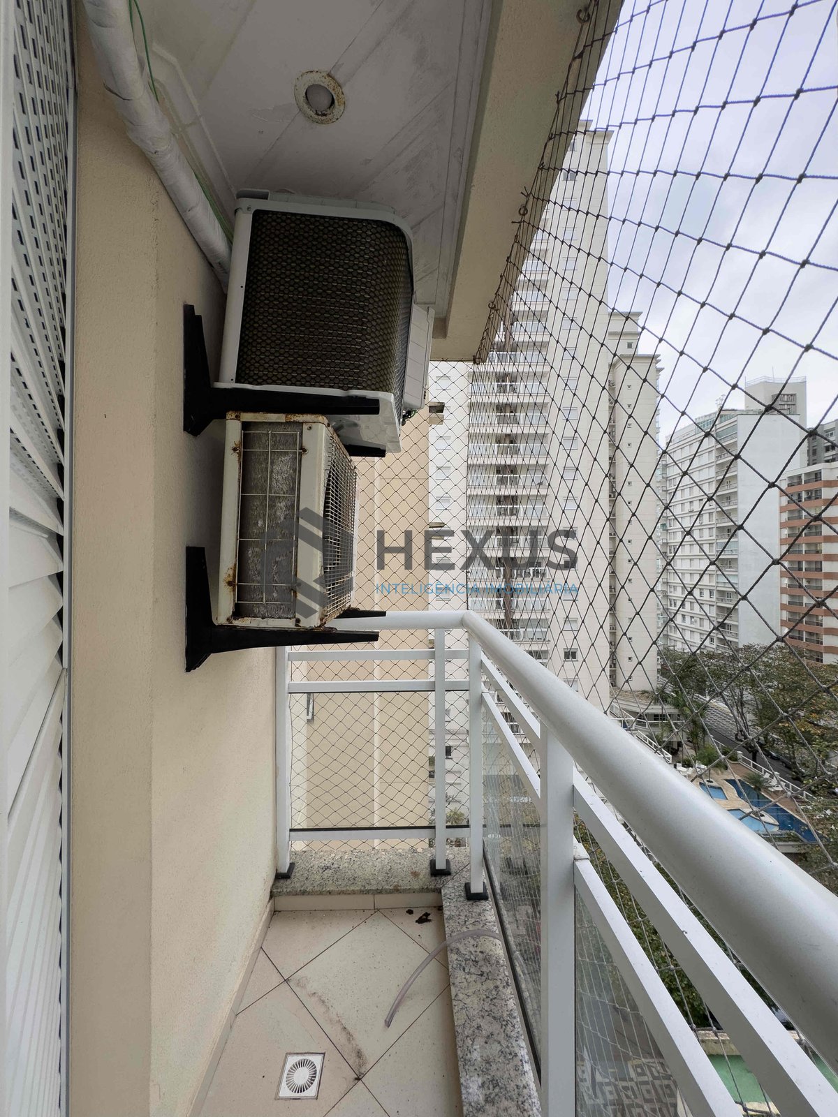 Foto 12 de Apartamento com varanda em prédio novo com lazer a uma quadra da Praia das Pitangueiras de 3 quartos (1 suíte) com 2 vagas, Guarujá-SP