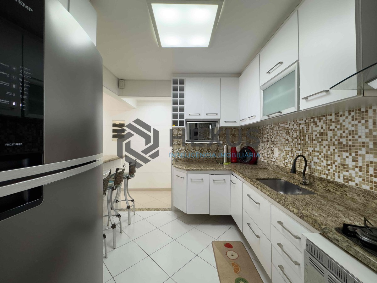 Foto 21 de Apartamento com varanda em prédio novo com lazer a uma quadra da Praia das Pitangueiras de 3 quartos (1 suíte) com 2 vagas, Guarujá-SP