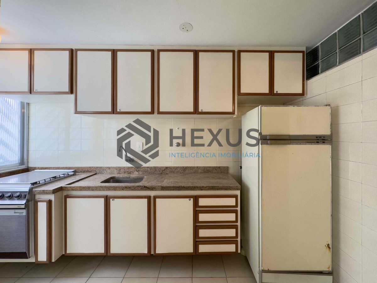Foto 13 de Apartamento com varanda e vista livre a uma quadra da Praia das Pitangueiras de 2 quartos (1 suíte) com 1 vaga, Guarujá-SP