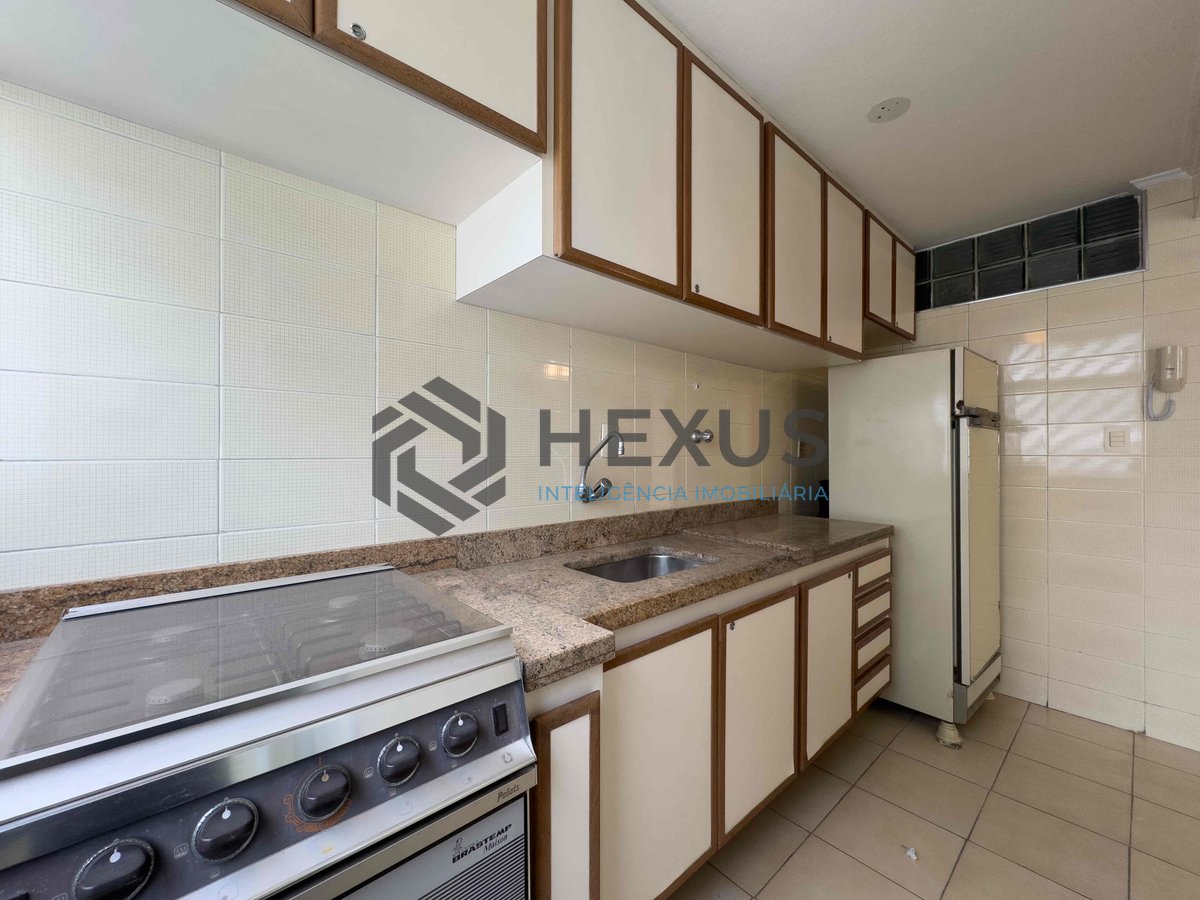 Foto 15 de Apartamento com varanda e vista livre a uma quadra da Praia das Pitangueiras de 2 quartos (1 suíte) com 1 vaga, Guarujá-SP
