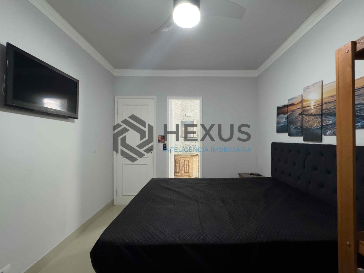 Foto 11 de Apartamento reformado com varanda a uma quadra da Praia das Pitangueiras, Guaruja