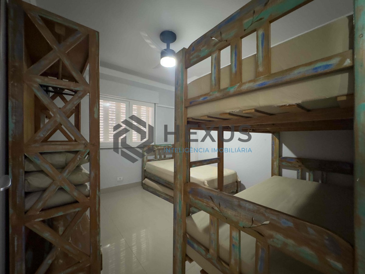 Foto 13 de Apartamento reformado com varanda a uma quadra da Praia das Pitangueiras, Guaruja