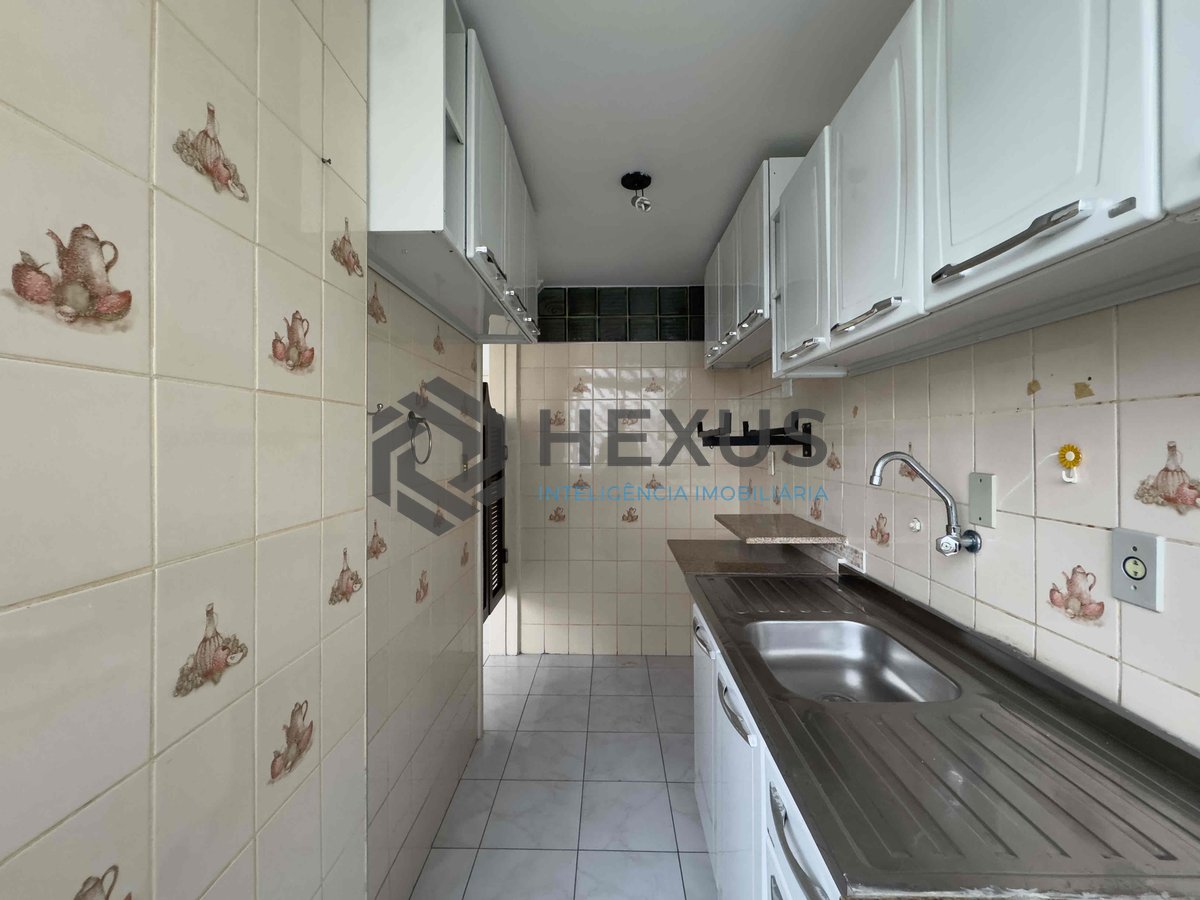 Foto 18 de Apartamento com varanda e vista livre a uma quadra da Praia das Pitangueiras, Guaruja